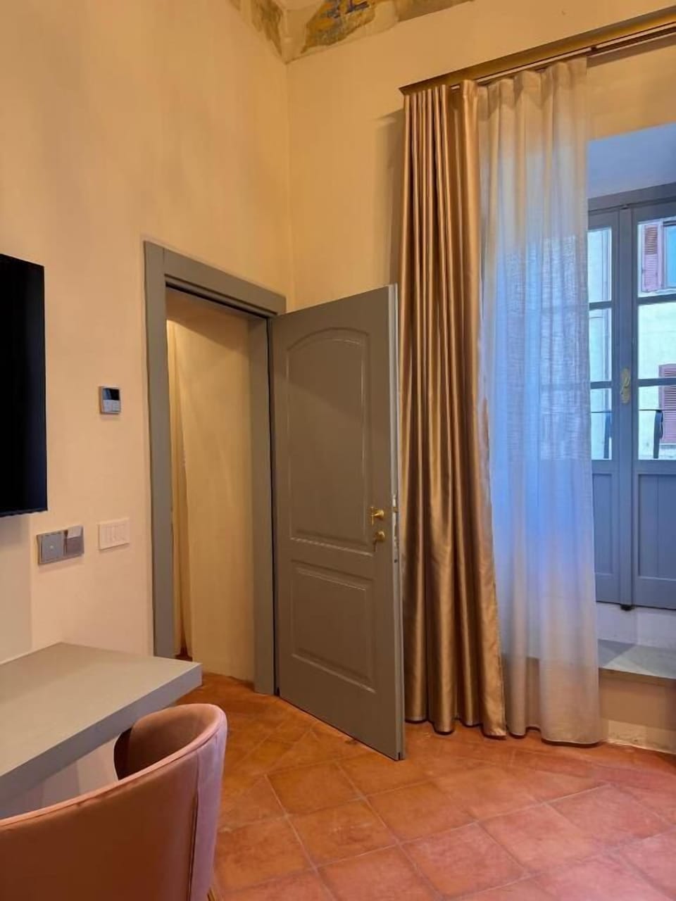 Royal Suite, Balcony, City View | Interior