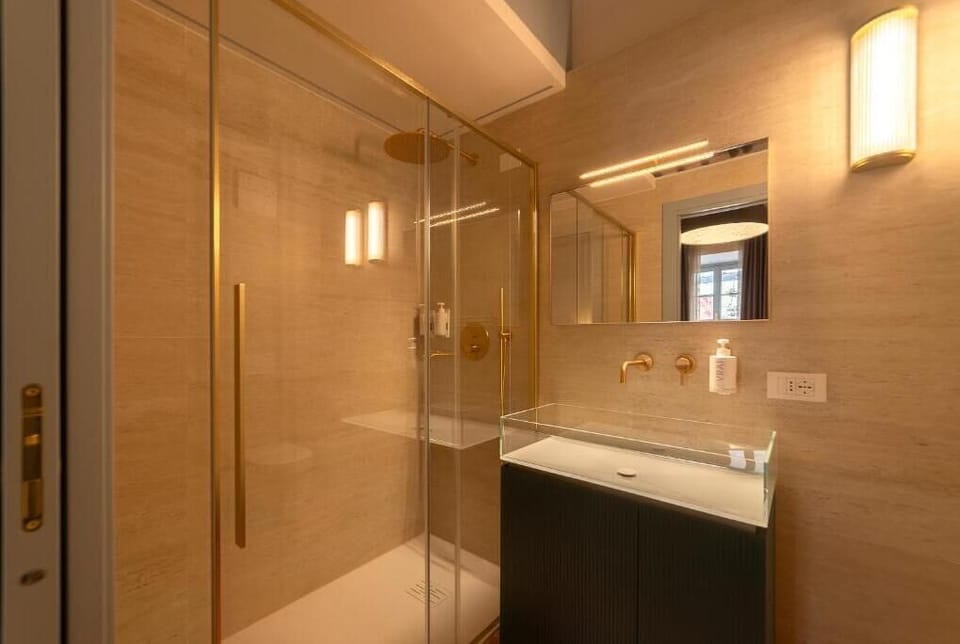 Luxury Suite, City View | Bathroom | Bidet