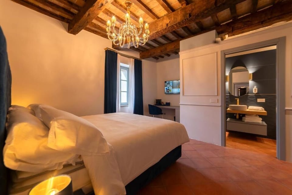 Deluxe Double Room, Mountain View | In-room safe, blackout drapes, soundproofing, free WiFi