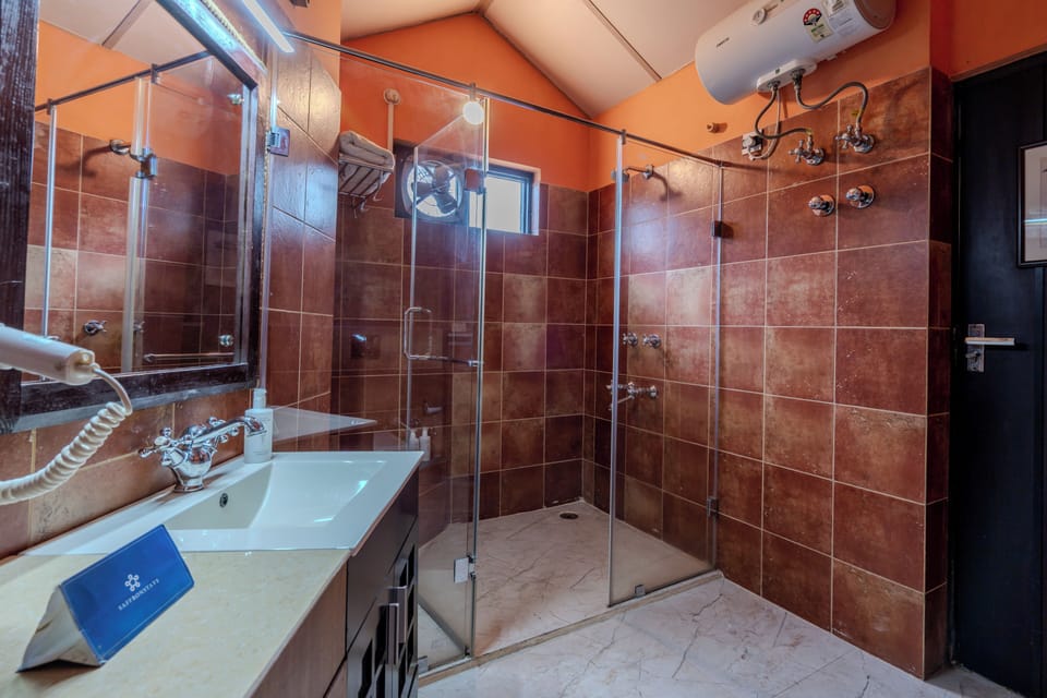 Premium Room | Bathroom | Shower, hair dryer, slippers, bidet