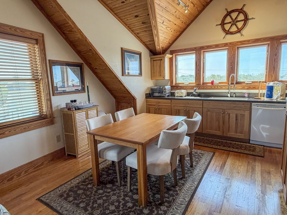 Dining Area (alternate view)
