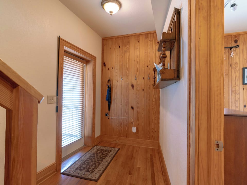 Entryway (alternative view)