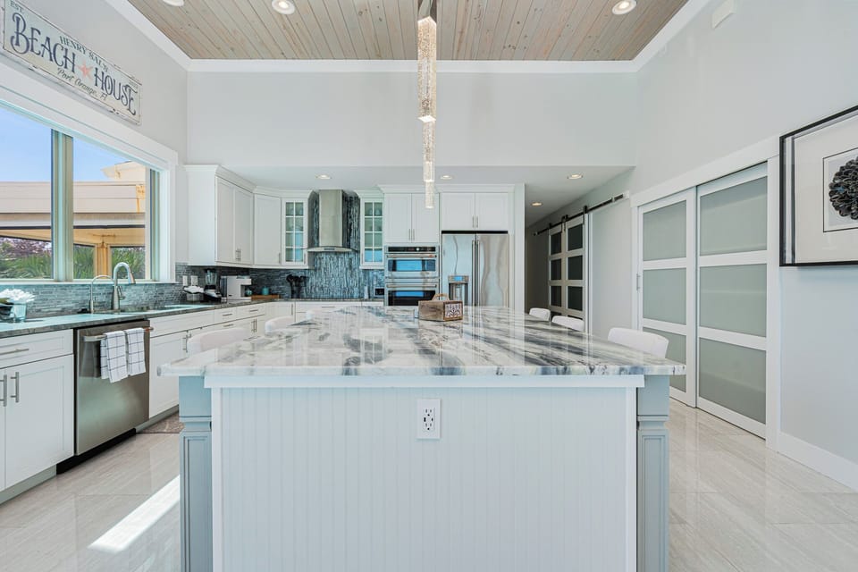 Eat-In Kitchen
