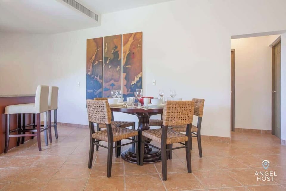 The dining area & table can comfortably seat 5 for a nice sit-down meal at home