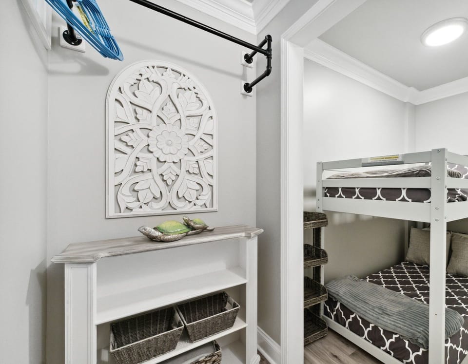 AWESOME PRIVATE Bunk Room WITH DOOR!