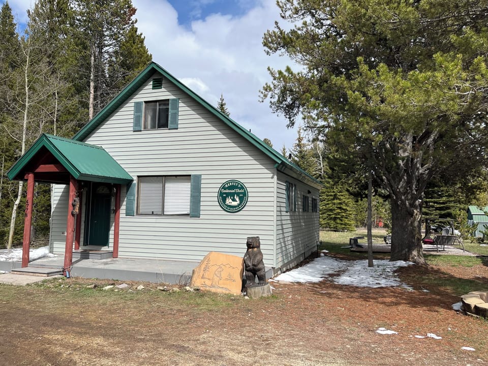 Cabin in easy proximity to Yellowstone, beautiful with woods, fire pit games