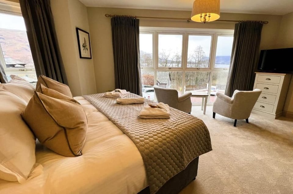 Deluxe Double Room, Hill View | Iron/ironing board, free WiFi, bed sheets