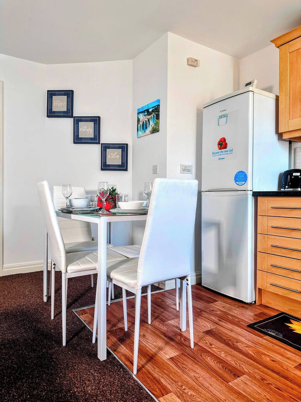 Apartment, 2 Bedrooms | Dining