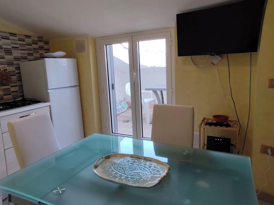 Comfort Apartment, Patio, Hill View | Living area