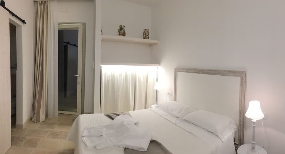 Junior Studio Suite | Minibar, individually decorated, individually furnished, free WiFi