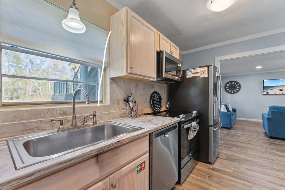 Open kitchen layout that connects easily to the living room