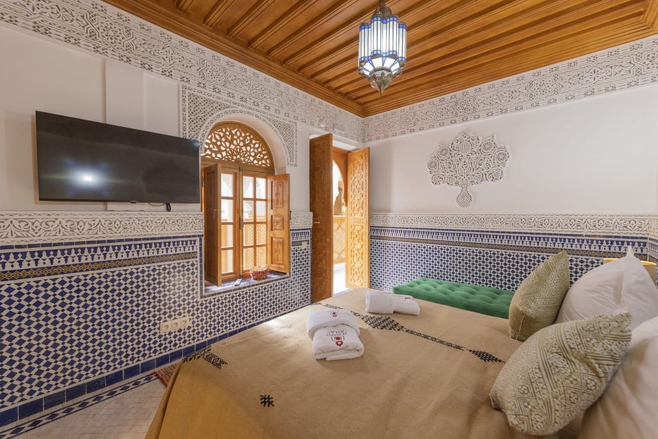 Standard Suite | In-room safe, individually decorated, individually furnished