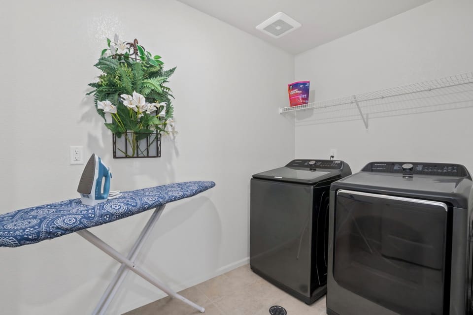 House, Multiple Beds, Patio, Garden View (Pelican Landing) | Laundry
