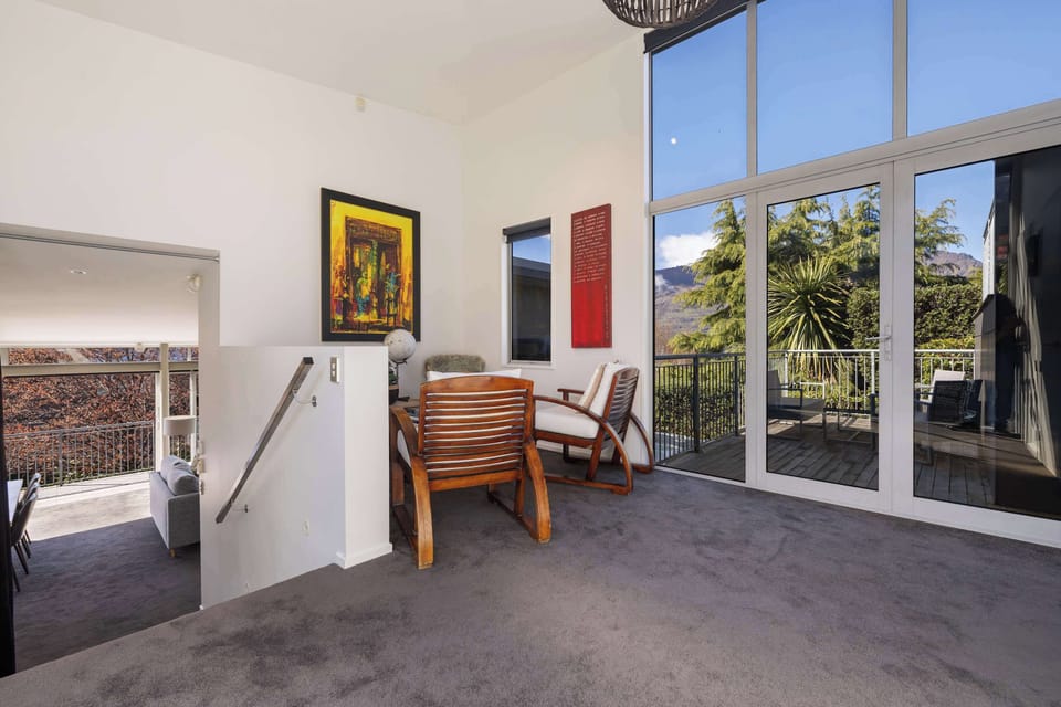Remarkables Escape. Your luxury holiday home in one of central Queenstown's most prestigious locations 