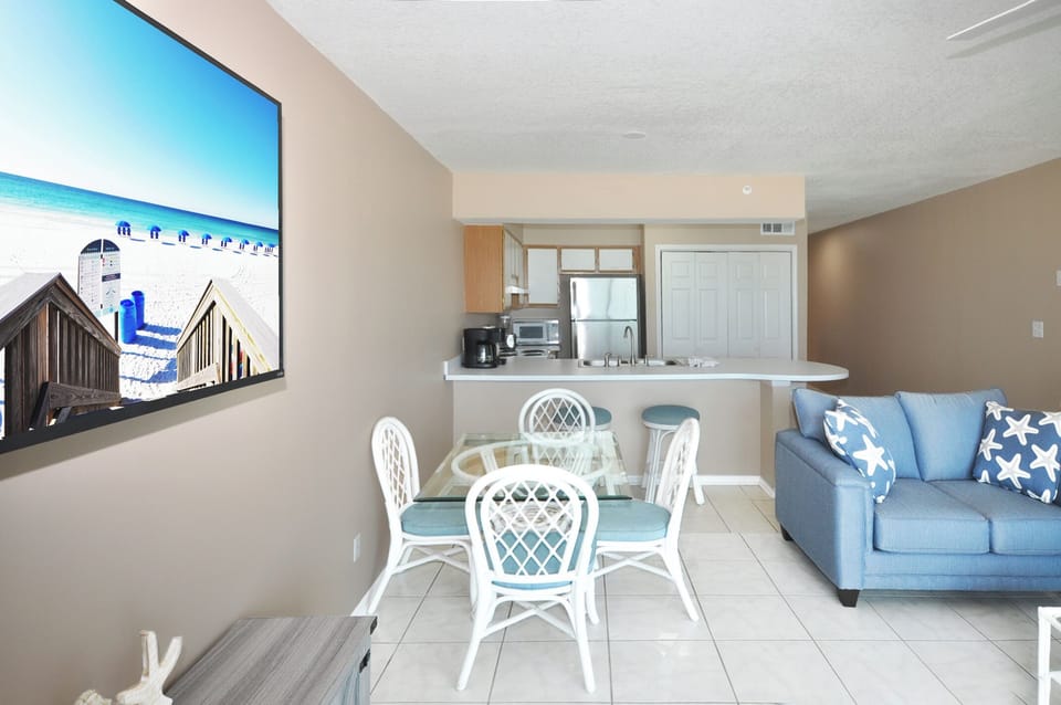 Dining Area - Emerald Towers West Unit 3003 Okaloosa Island Fort Walton Beach Vacation Rentals