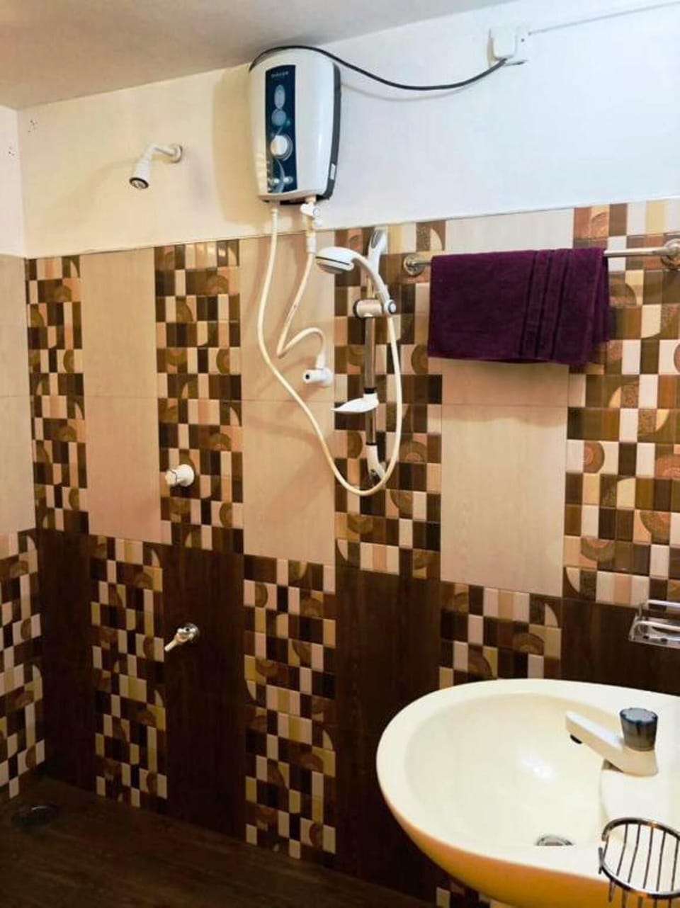 Comfort Double Room, Mountain View | Bathroom | Shower, free toiletries, hair dryer, bidet