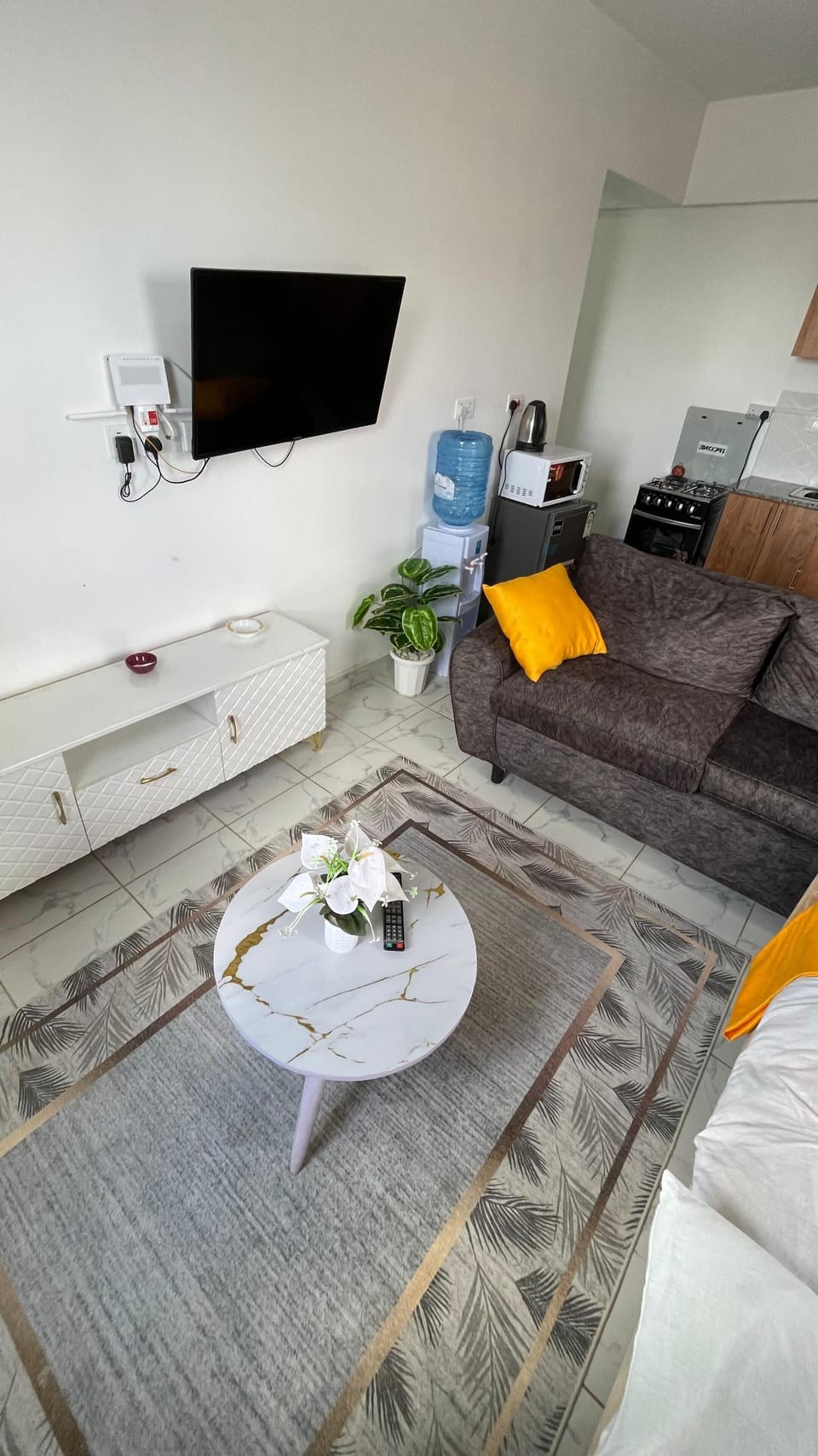 Deluxe Studio, City View | Living area