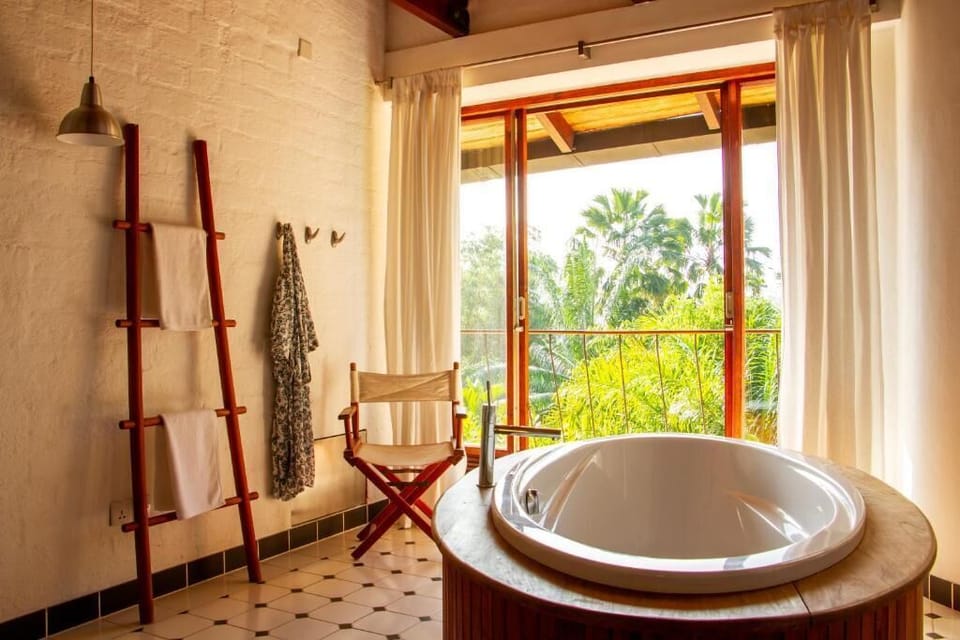 Family Suite, Balcony, Garden View | Bathroom