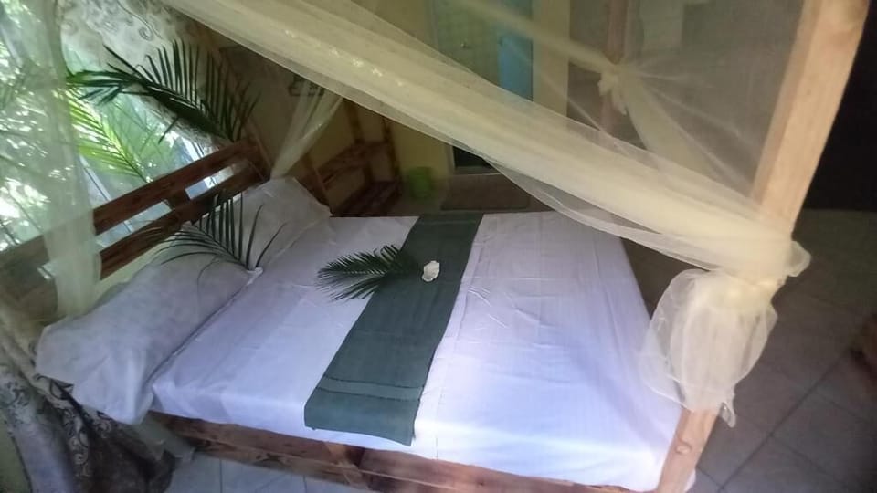 Deluxe Studio Suite | Free WiFi, bed sheets