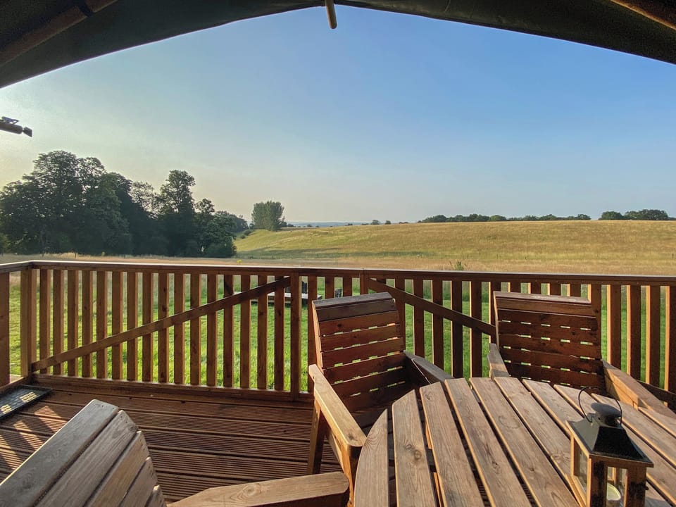 Sitting-out-area | Pheasant Lodge, Pangbourne