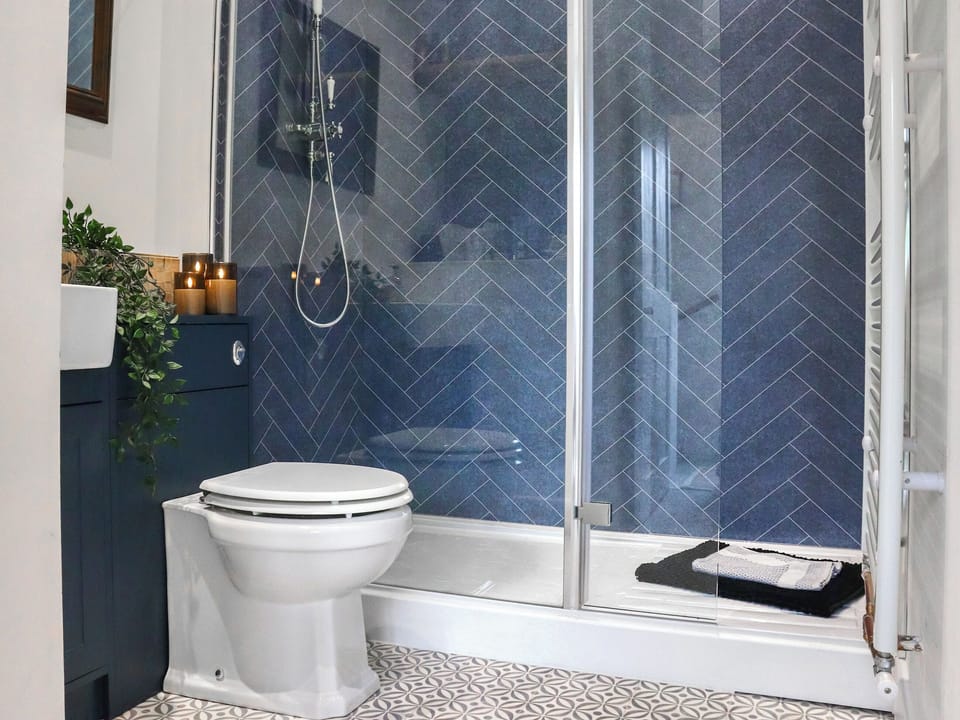 Bathroom | Amphlett Cottage, Bredon, near Tewkesbury