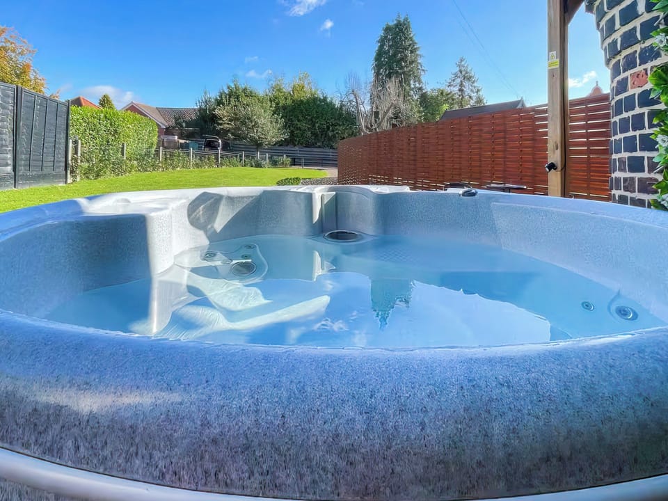 Hot tub | Holly Barn, Tacolneston