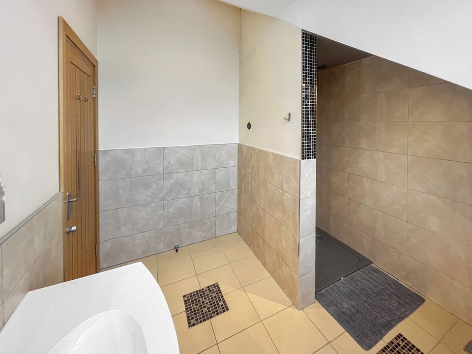 Bathroom | The Wendover, Towyn