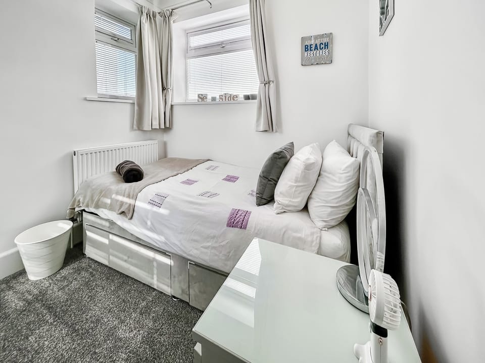 Single bedroom | Ocean View - Ocean Properties, Worthing