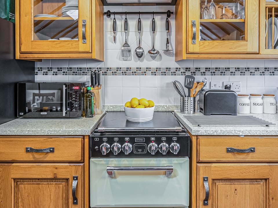 Kitchen | Corner Cottage - All Seasons Cottage Breaks, Saxmundham