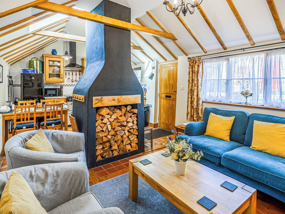 Living area | Corner Cottage - All Seasons Cottage Breaks, Saxmundham