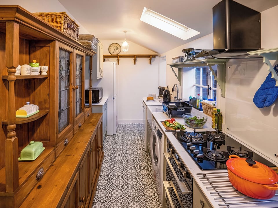 Kitchen | Flint Cottage - All Seasons Cottage Breaks, Saxmundham