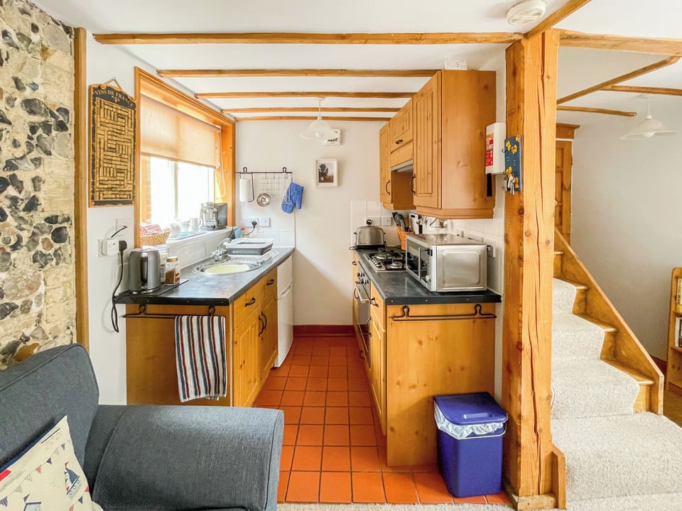 Kitchen | Chapel Cottage - All Seasons Cottage Breaks, Saxmundham