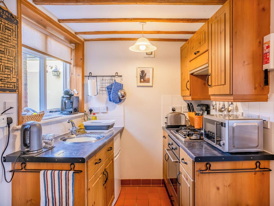 Kitchen | Chapel Cottage - All Seasons Cottage Breaks, Saxmundham