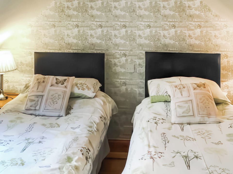 Twin bedroom | Cosy Neuk - Winston Holiday Accommodation, Peebles