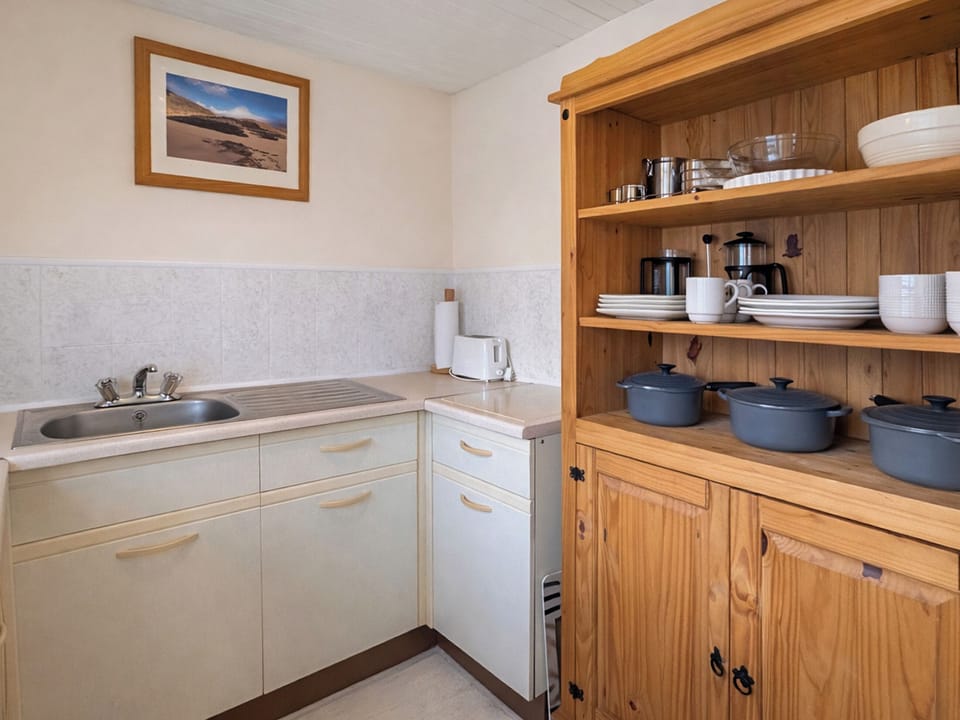 Kitchen | Overscaig Annex - Overscaig Retreats, Lairg