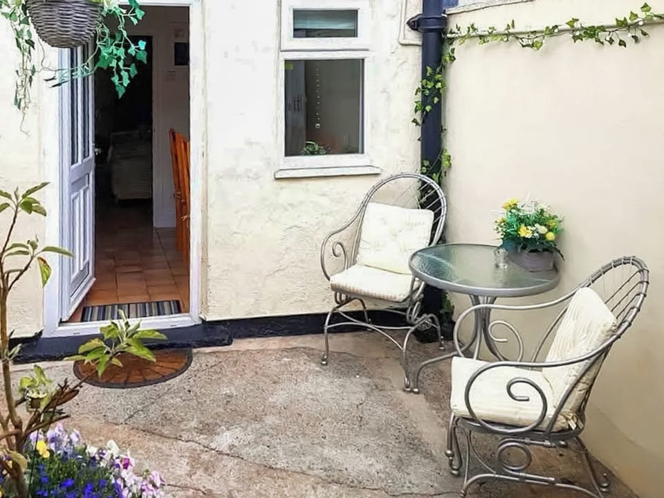 Patio | Paddy&rsquo;s Cottage, Marske By The Sea