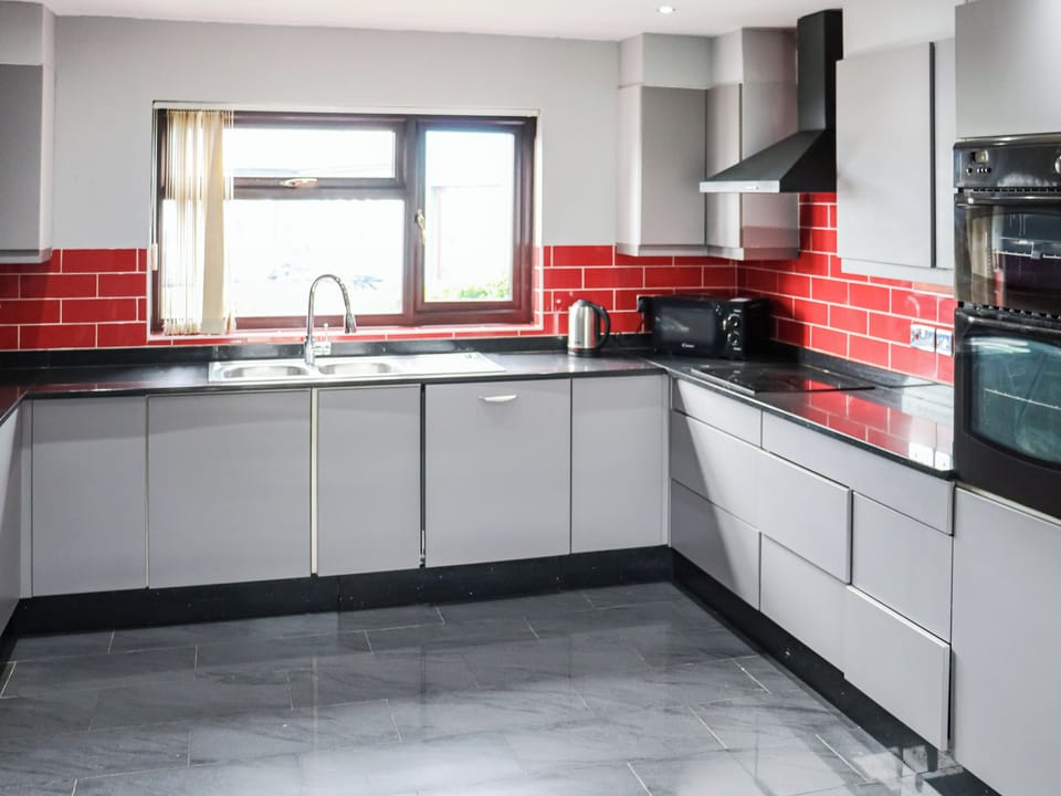Kitchen | Ty Redford - Redford Caravan Park, Narberth