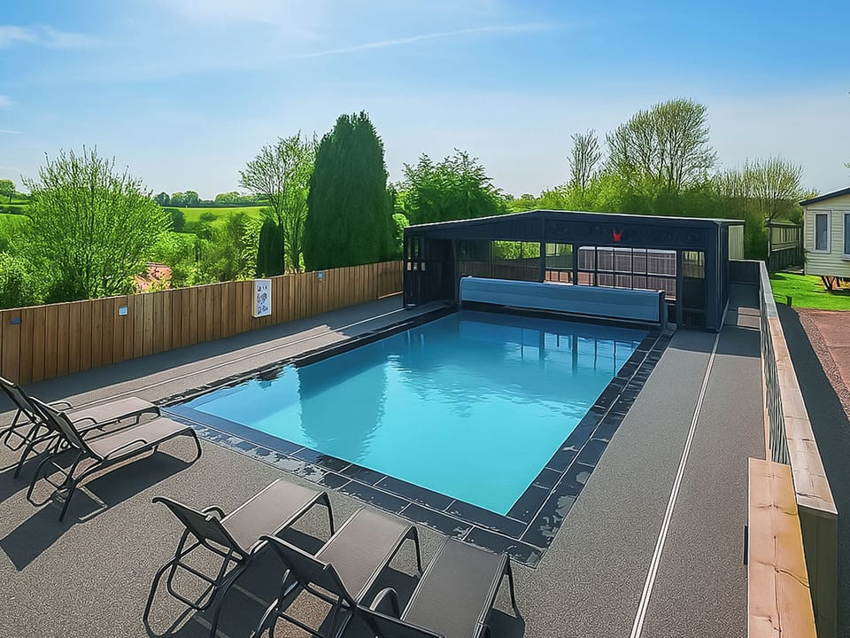 Swimming pool | Ty Redford - Redford Caravan Park, Narberth