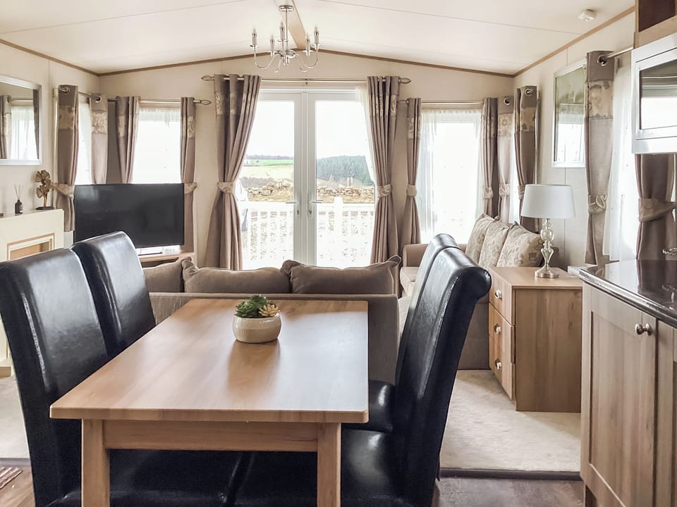 Open plan living space | Ballagan Lodge 2 - Ballagan Lodges, Inverness