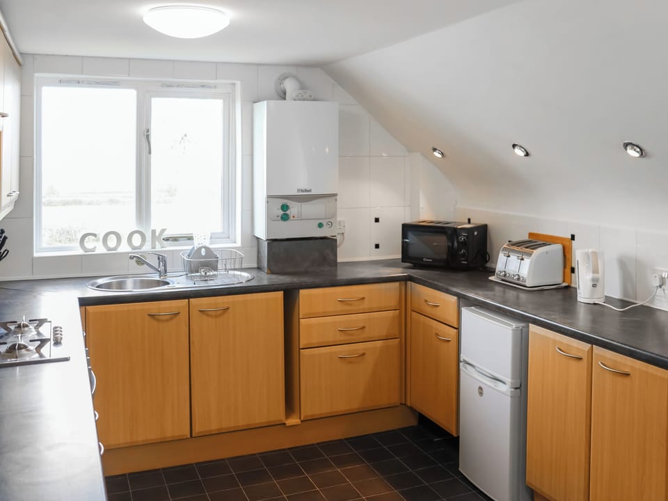 Kitchen | The Cwtch - Redford Caravan Park, Narberth