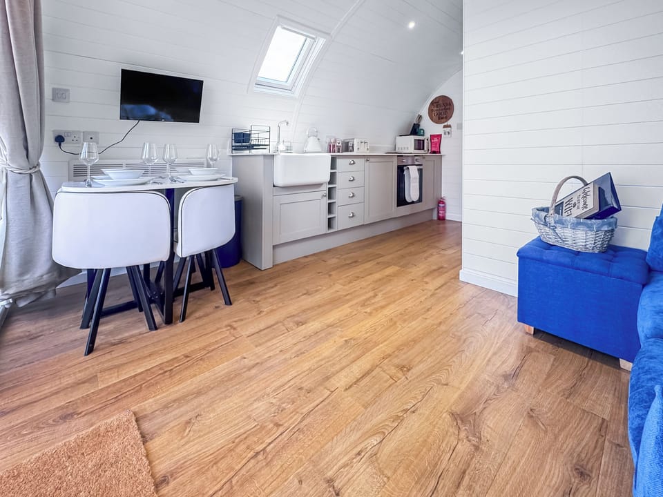 Open plan living space | River Meadow Retreat, Hilgay