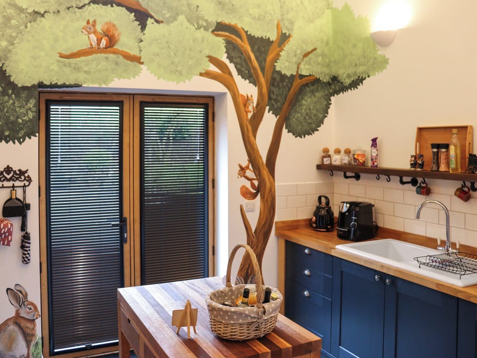 Kitchen | Y-Beudy Bach - Carreg Gwenlais Escapes, Llandeilo