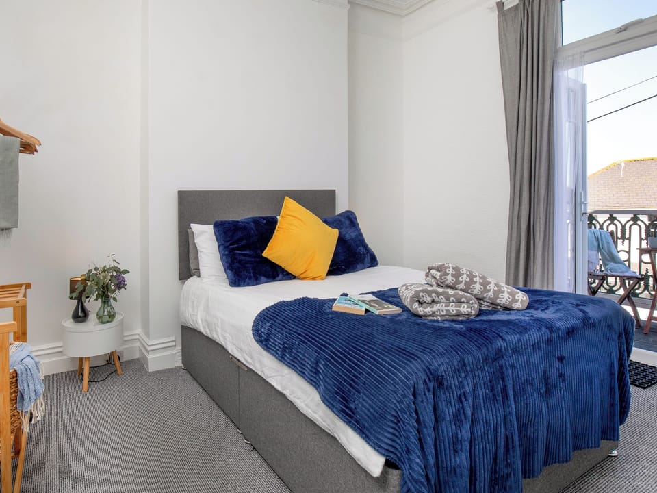 Double bedroom | Sea Views - Atherfield Apartments, Paignton