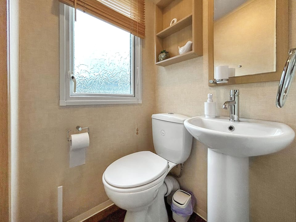 Bathroom | Angus Caravan, Angus