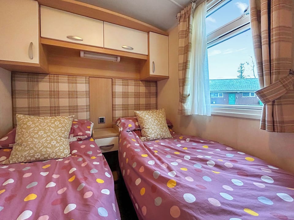 Twin bedroom | Angus Caravan, Angus