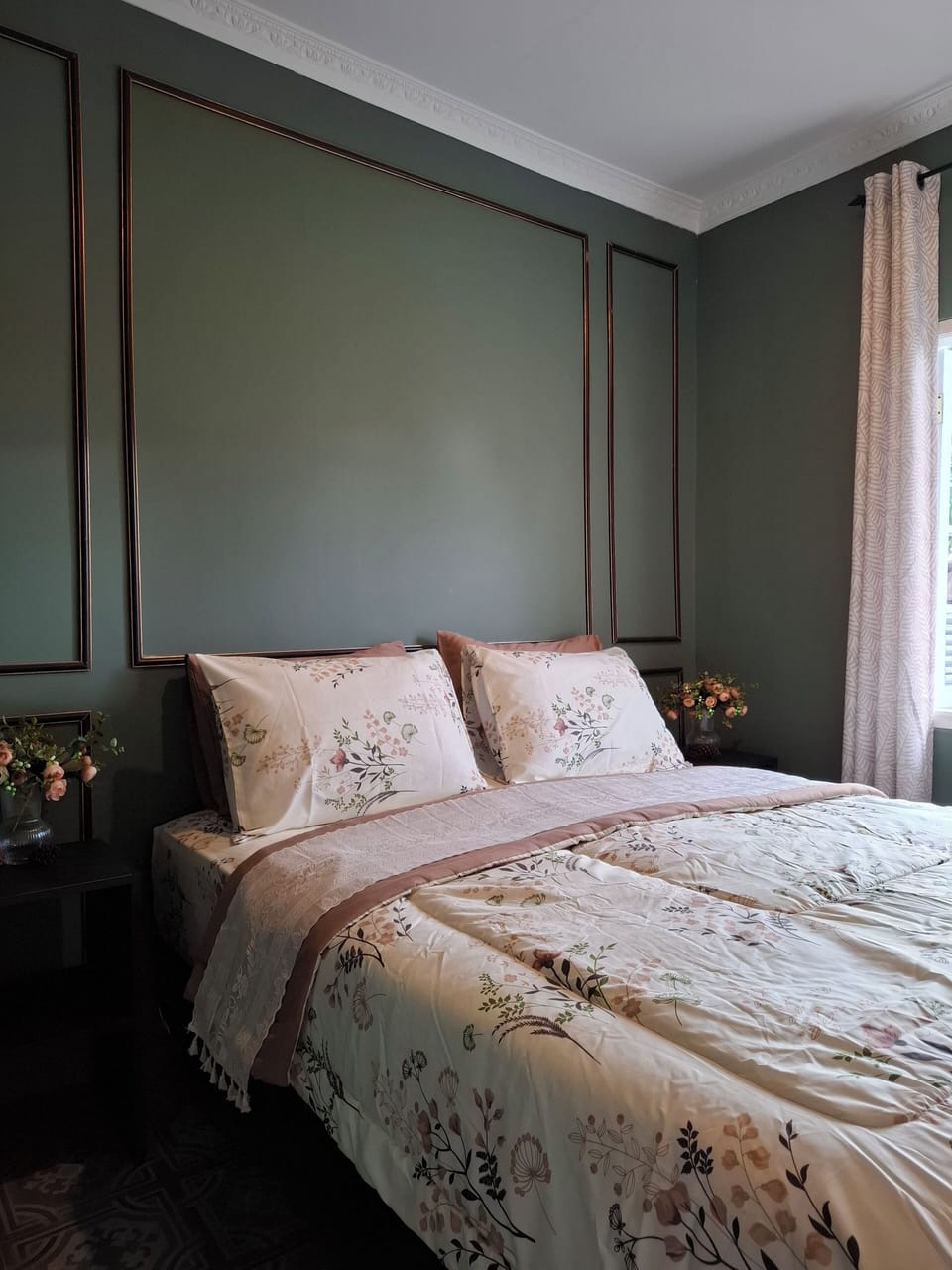 Classic Double Room, Mountain View | Desk, iron/ironing board