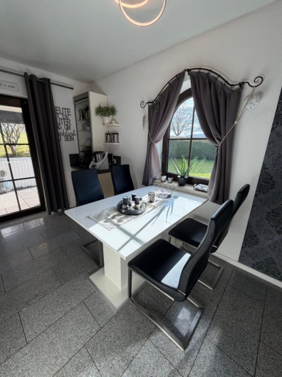 House | Dining