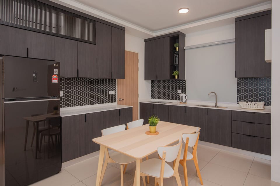 Luxury Apartment, Balcony, Sea View | Private kitchen | Full-size fridge, stovetop, cookware/dishes/utensils