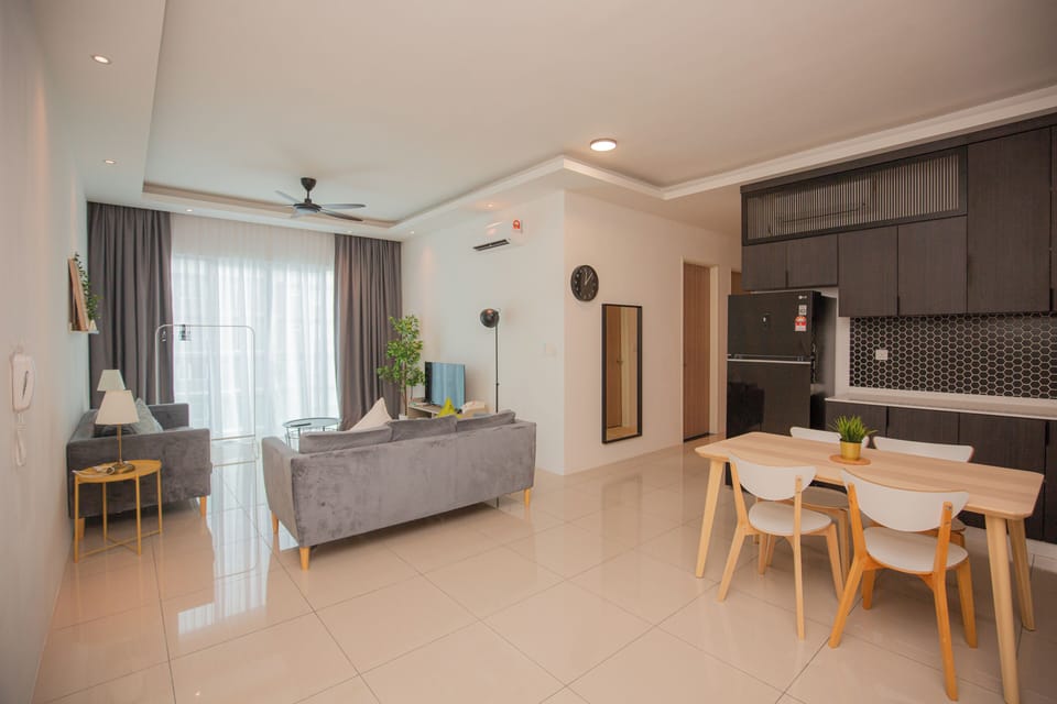 Luxury Apartment, Balcony, Sea View | Living area