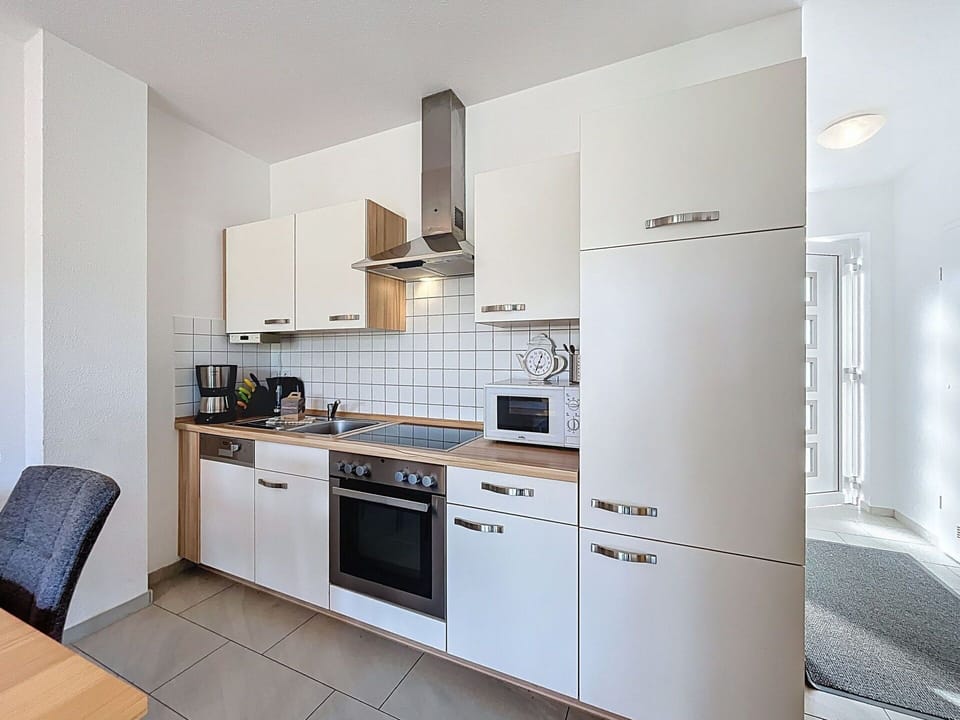 Kitchen Appliance, Kitchen, Countertop, Major Appliance, Cabinetry, Interior Design, Flooring, Wood, Floor, Home Appliance
